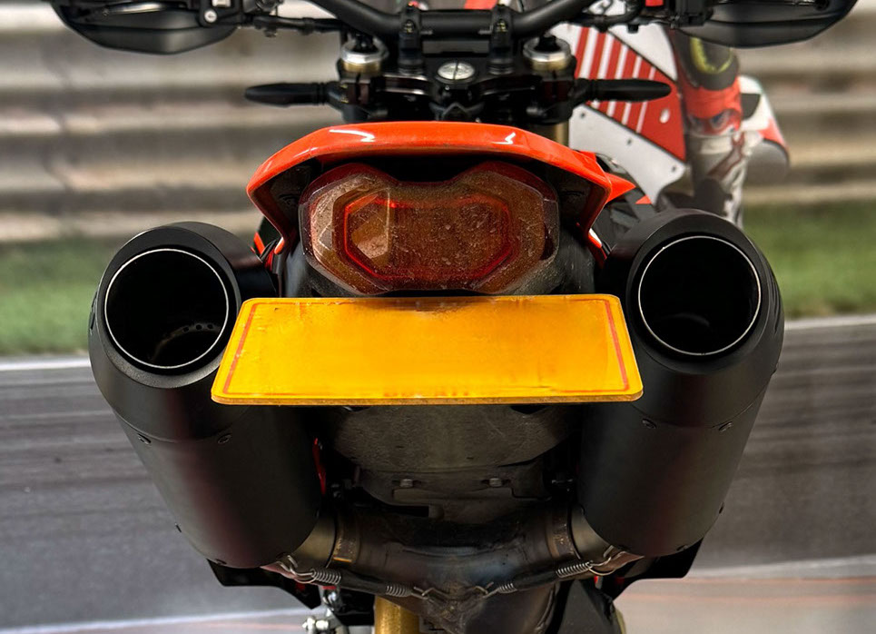 2024-2026 Hypermotard 698 Mono Twin Slip-on 画像 6